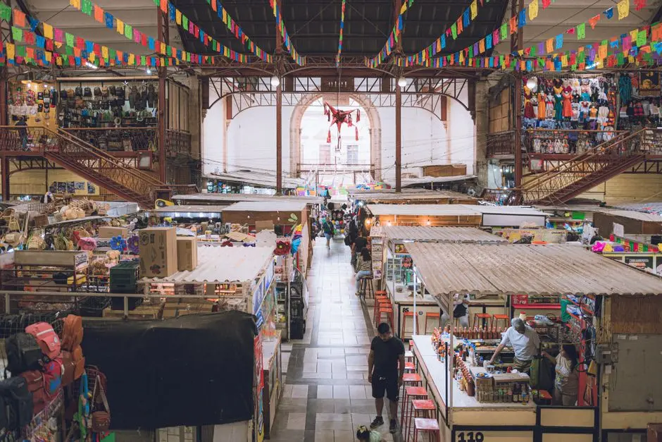 Suasana pasar tradisional di Maba